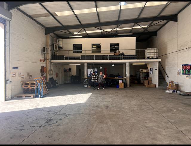 992M² WAREHOUSE TO LET IN AIRPORT INDUSTRIA